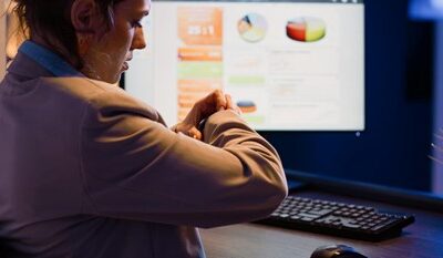 ¿Cómo automatizar reportes para evitar actualizaciones y envíos manuales?